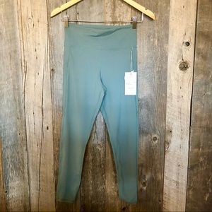 NWT🏃‍♀️Vuori | Stride Legging - Kelp green